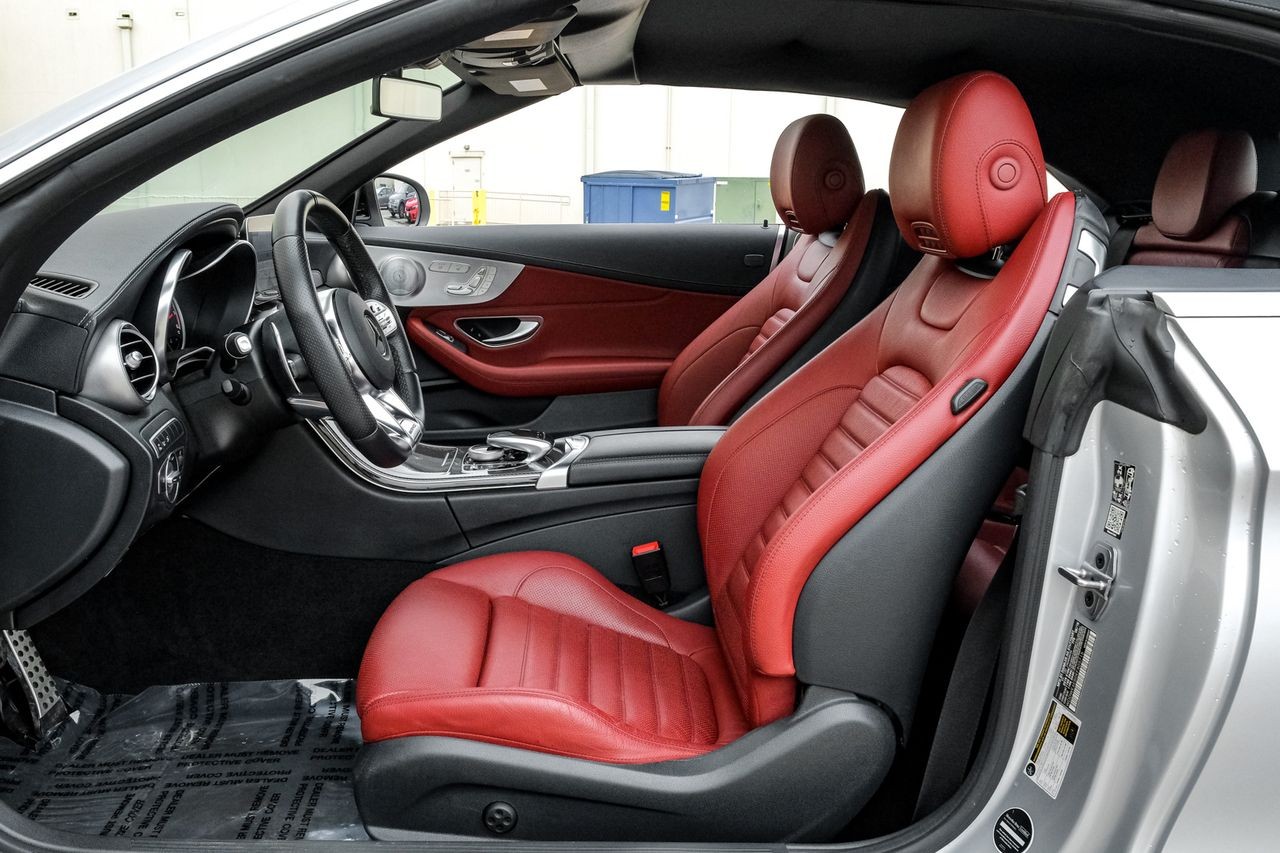 Mercedes-Benz C-Class Vehicle Main Gallery Image 04