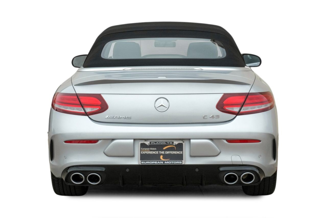 Mercedes-Benz C-Class Vehicle Main Gallery Image 10