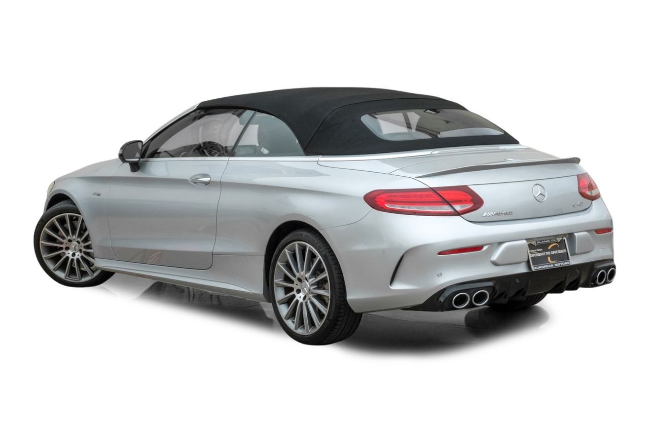 Mercedes-Benz C-Class Vehicle Main Gallery Image 11