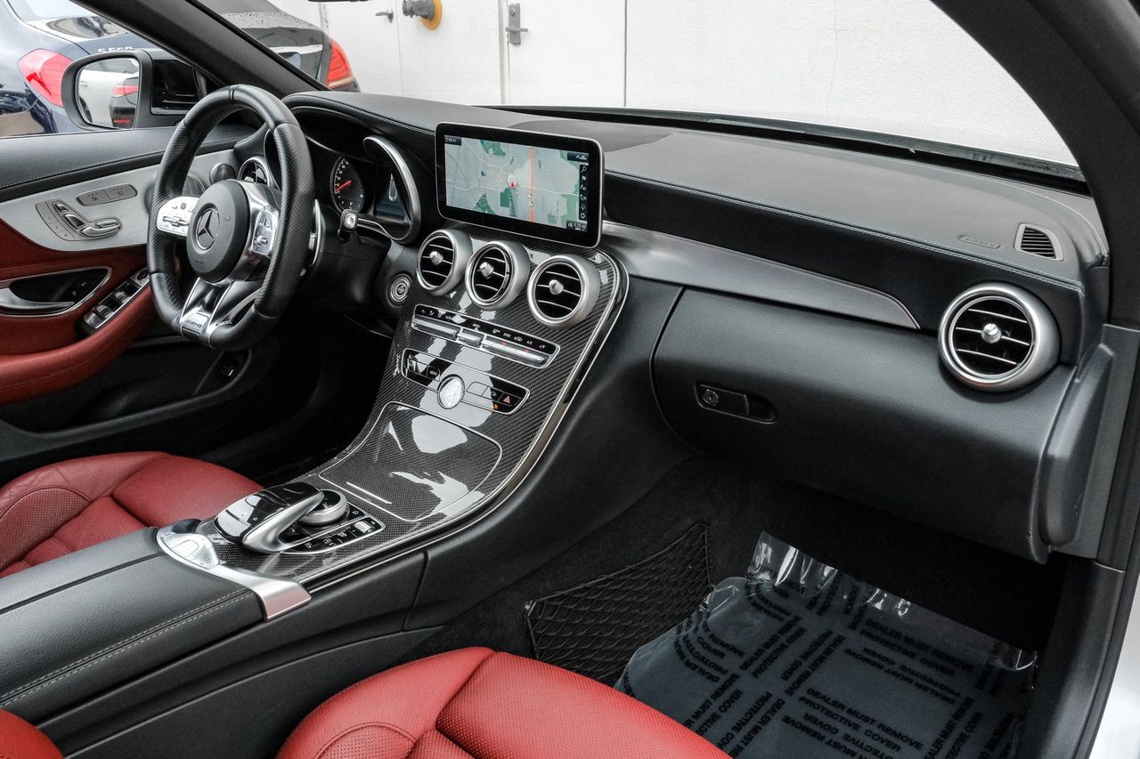 Mercedes-Benz C-Class Vehicle Main Gallery Image 13