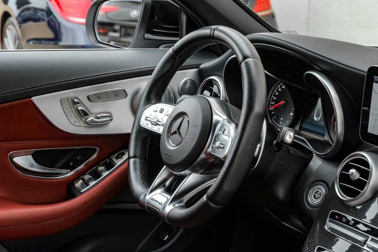 Mercedes-Benz C-Class Vehicle Main Gallery Image 14