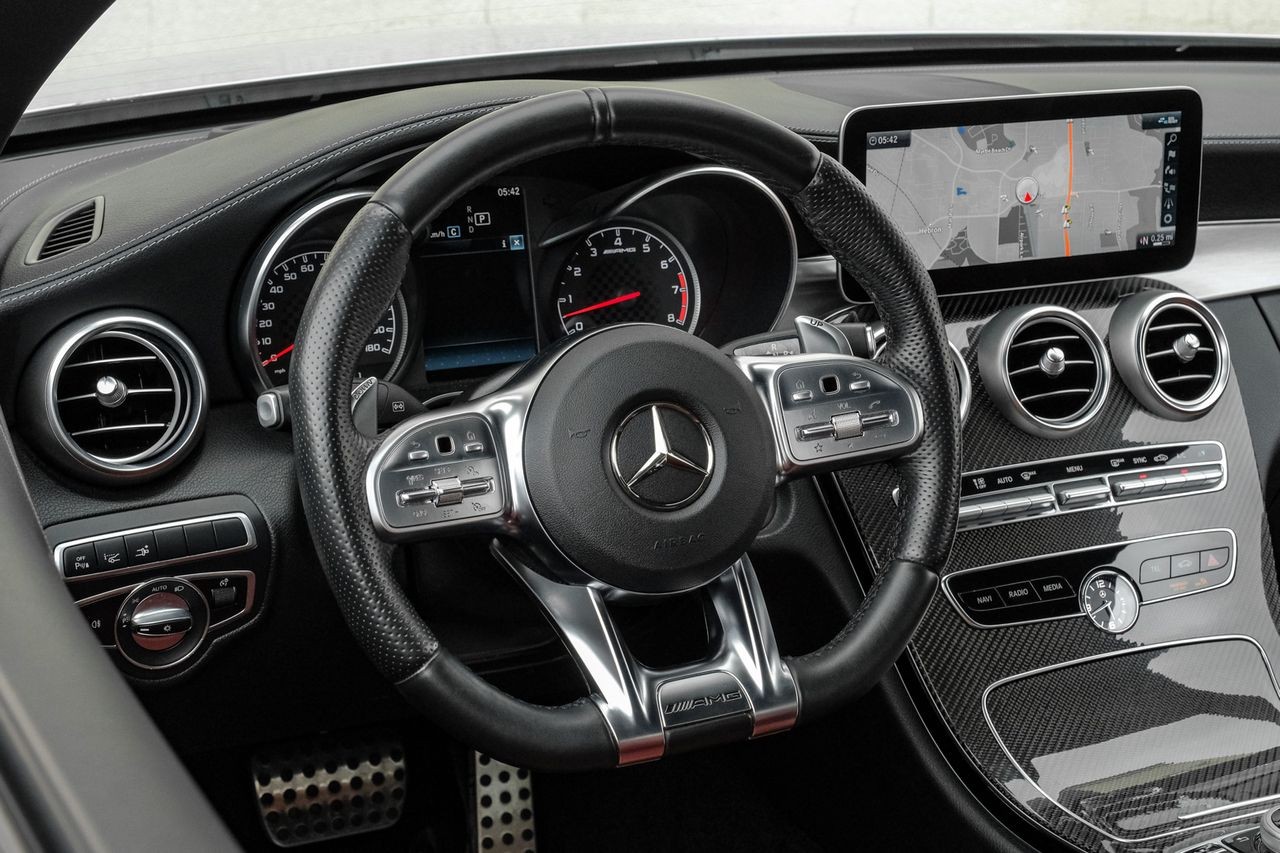 Mercedes-Benz C-Class Vehicle Main Gallery Image 15