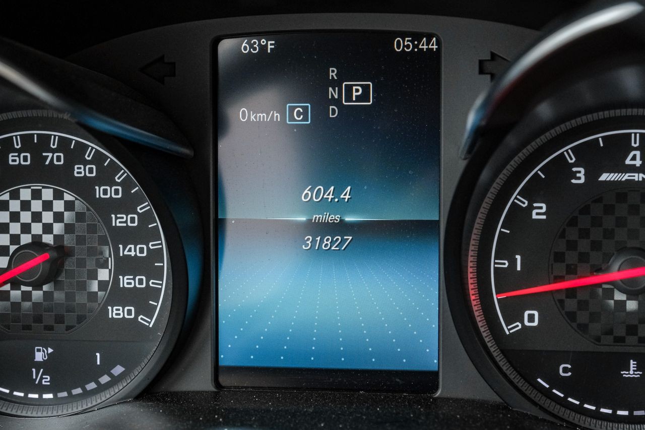 Mercedes-Benz C-Class Vehicle Main Gallery Image 17