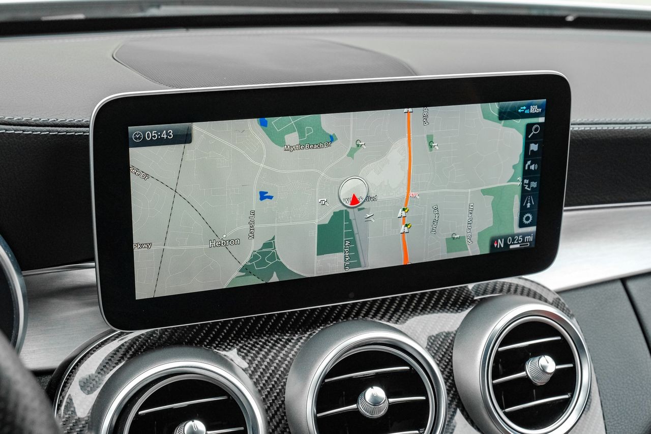 Mercedes-Benz C-Class Vehicle Main Gallery Image 19