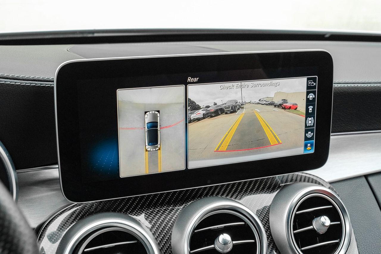 Mercedes-Benz C-Class Vehicle Main Gallery Image 20