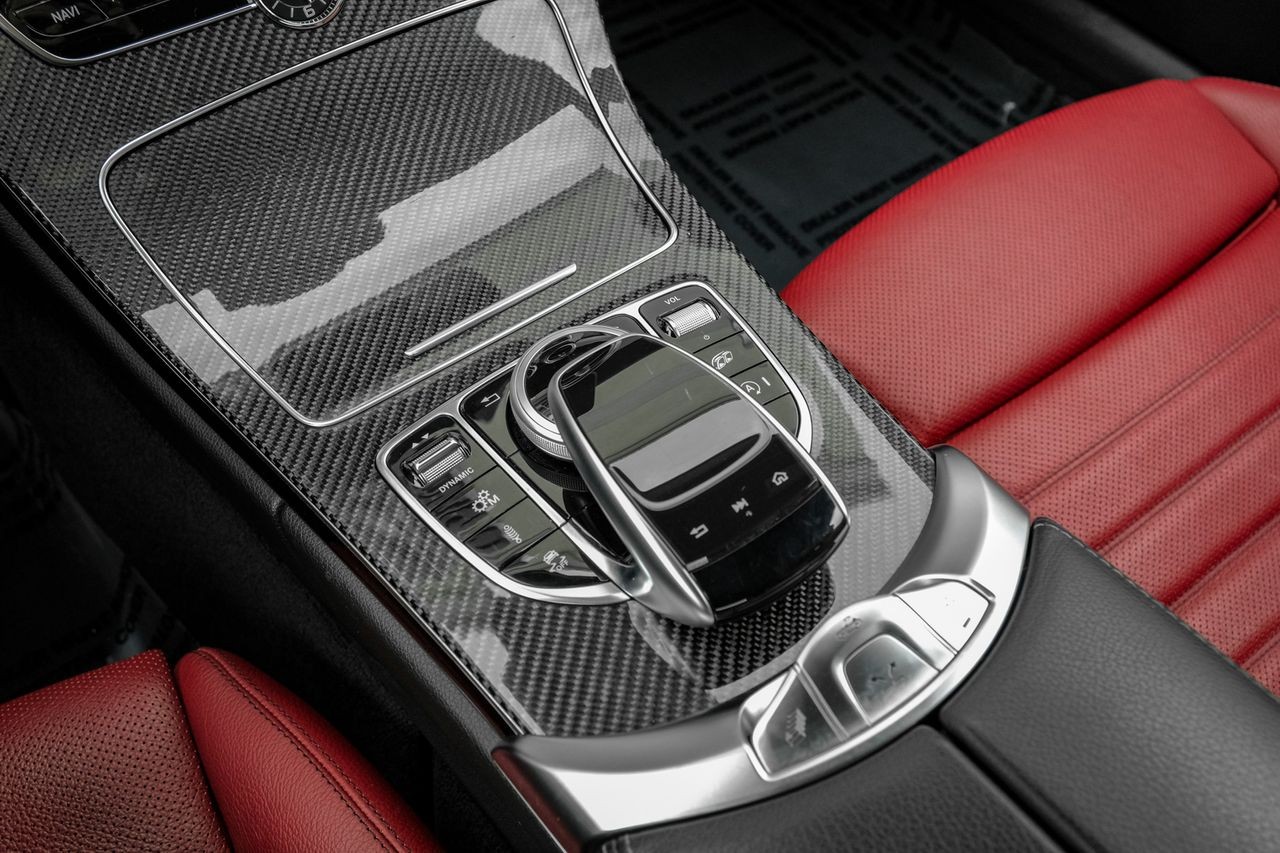 Mercedes-Benz C-Class Vehicle Main Gallery Image 21