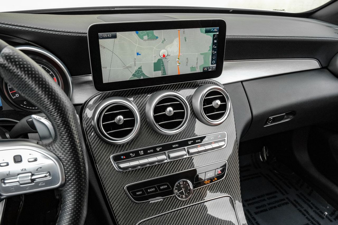 Mercedes-Benz C-Class Vehicle Main Gallery Image 24