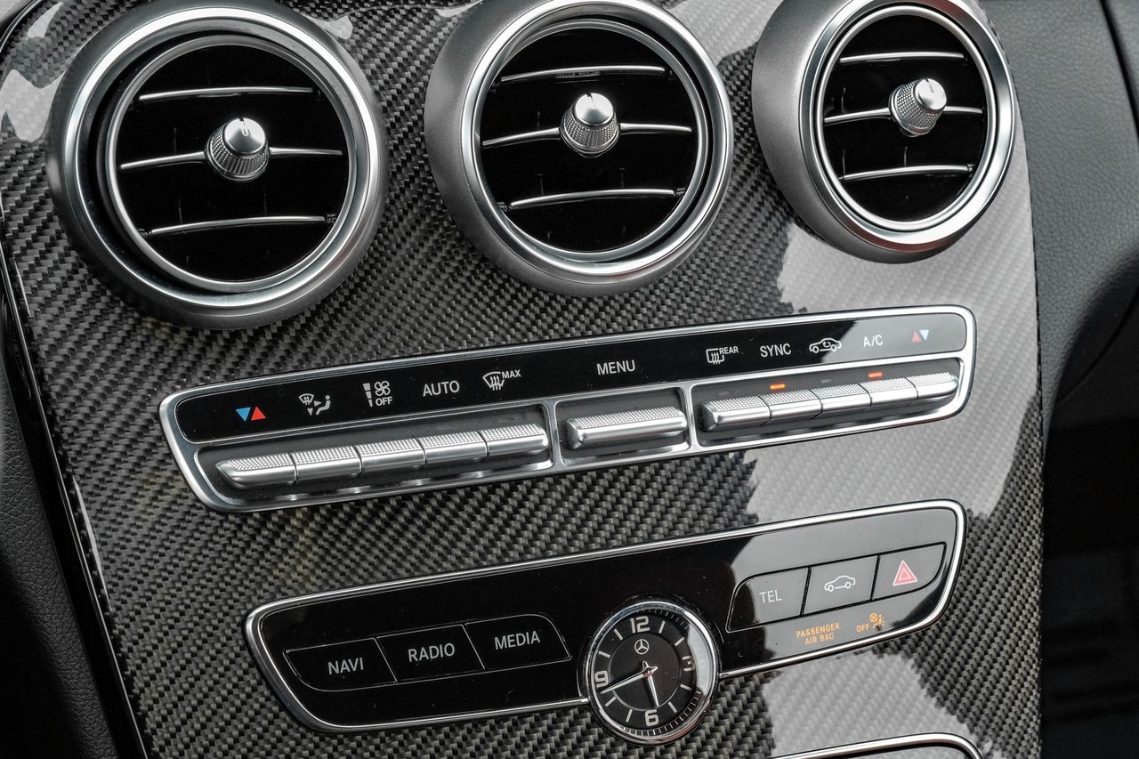 Mercedes-Benz C-Class Vehicle Main Gallery Image 25