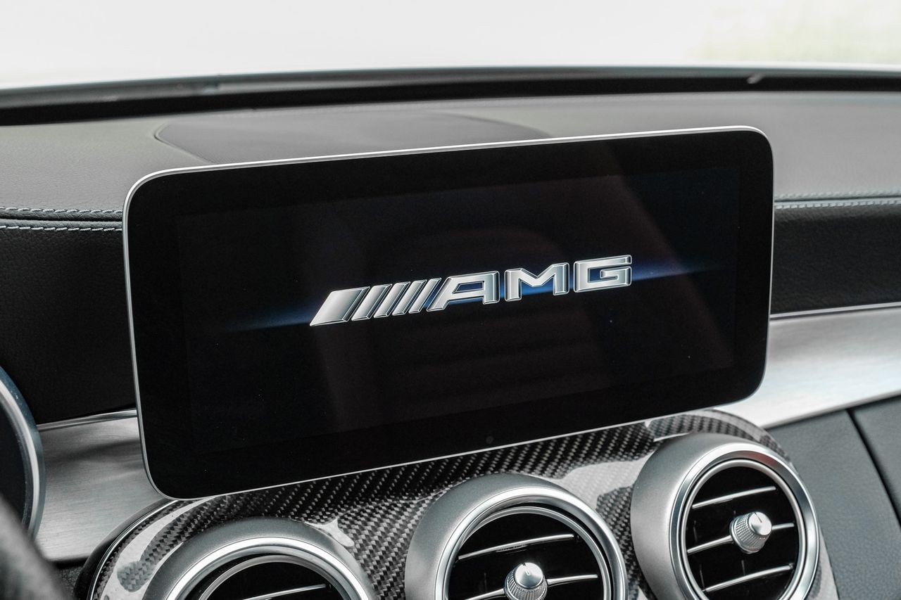 Mercedes-Benz C-Class Vehicle Main Gallery Image 28