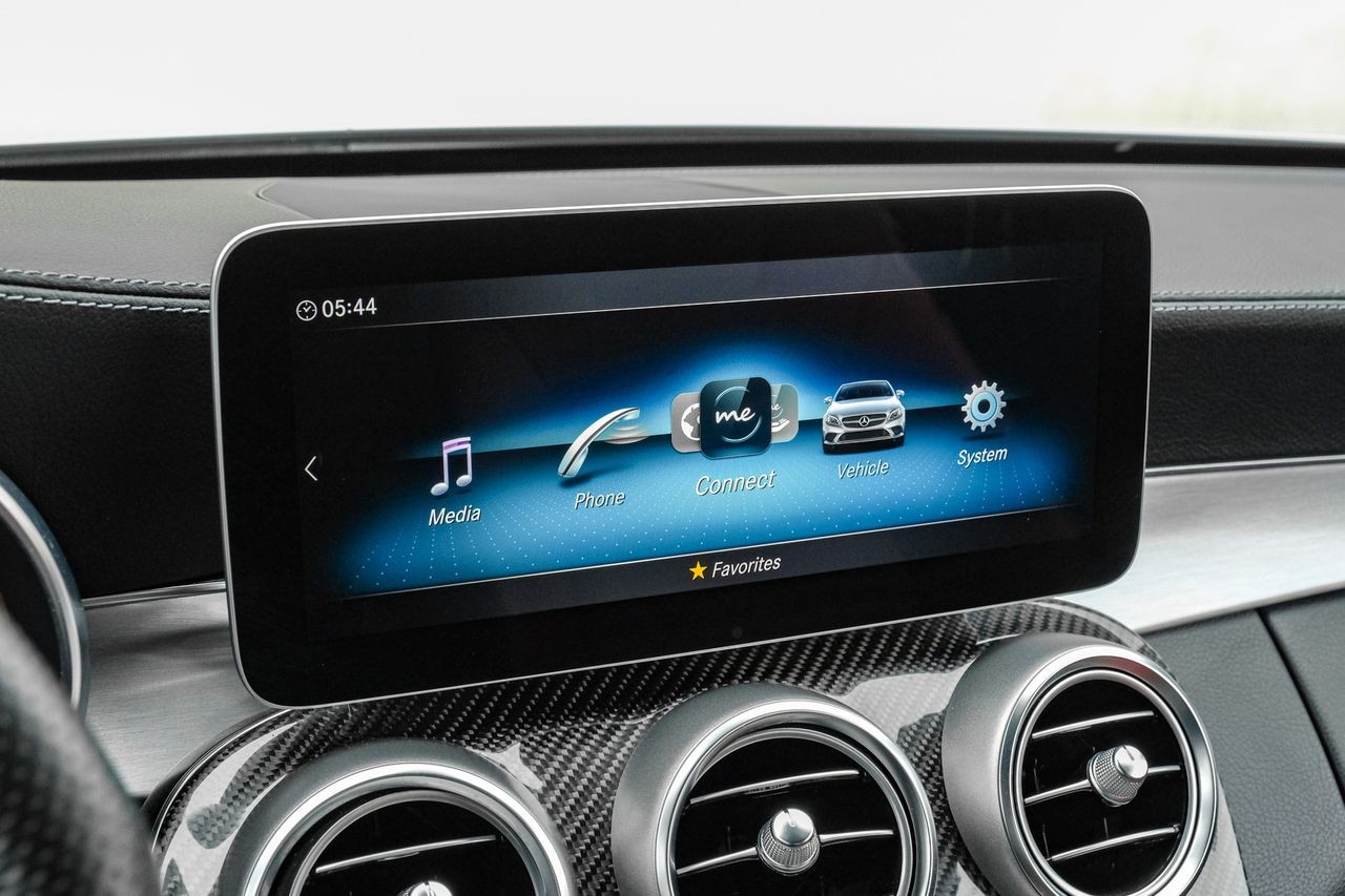 Mercedes-Benz C-Class Vehicle Main Gallery Image 30