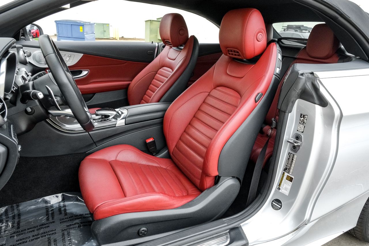 Mercedes-Benz C-Class Vehicle Main Gallery Image 32