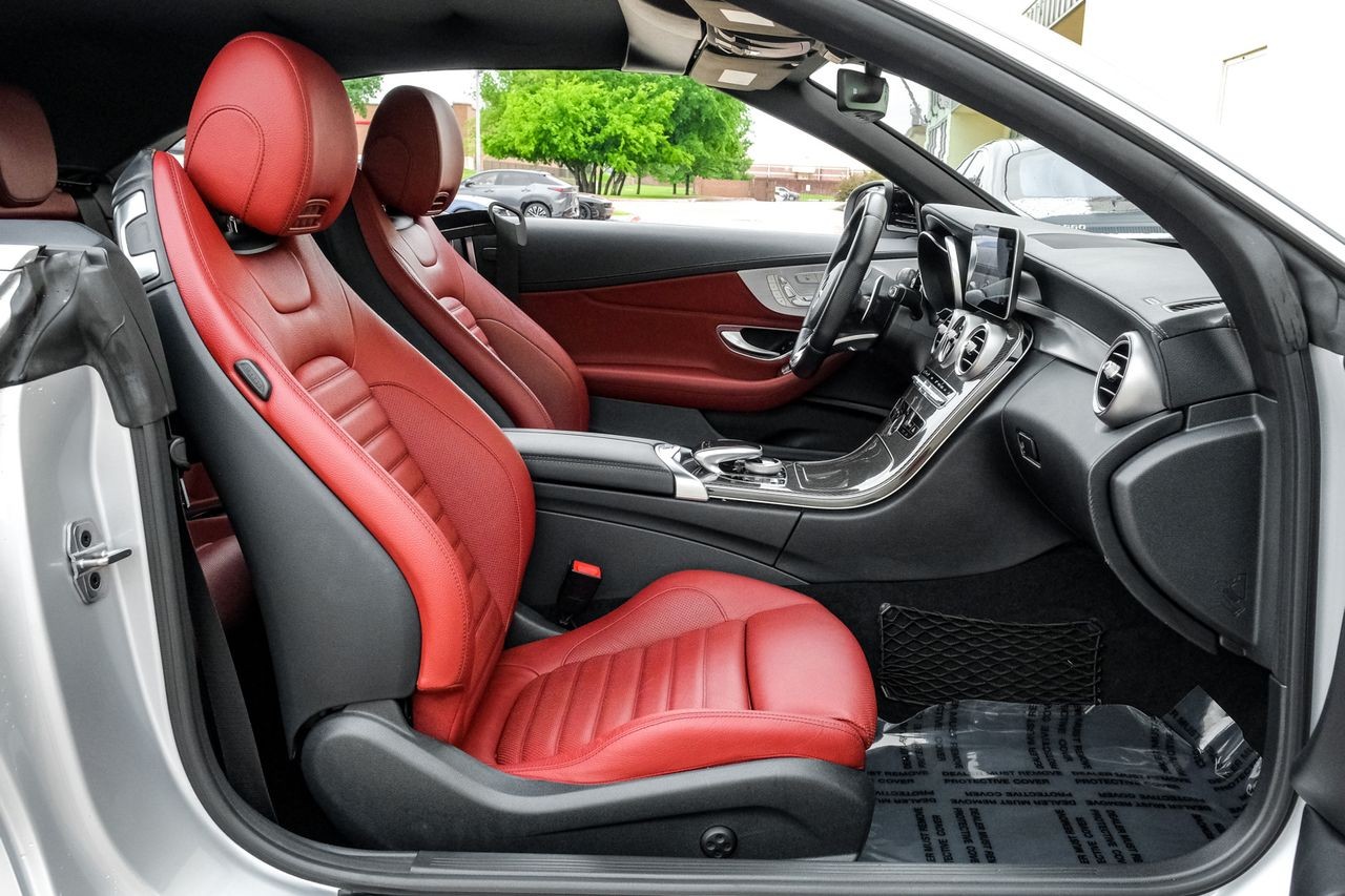 Mercedes-Benz C-Class Vehicle Main Gallery Image 33