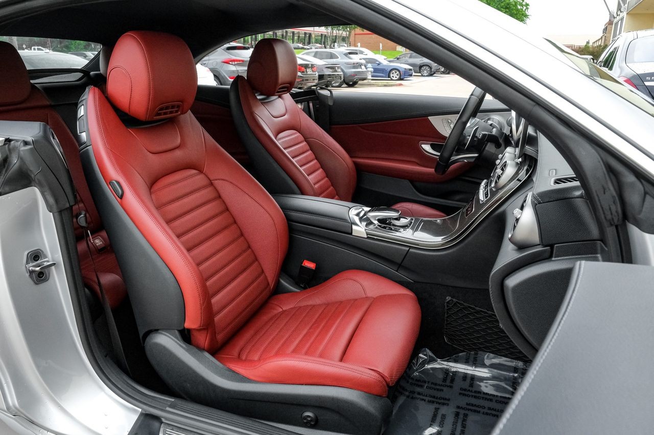 Mercedes-Benz C-Class Vehicle Main Gallery Image 34