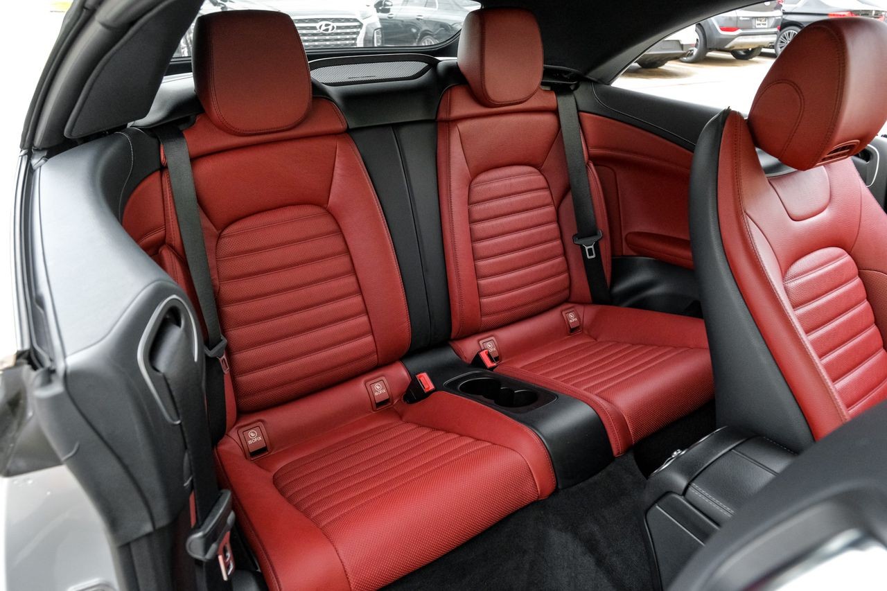 Mercedes-Benz C-Class Vehicle Main Gallery Image 35