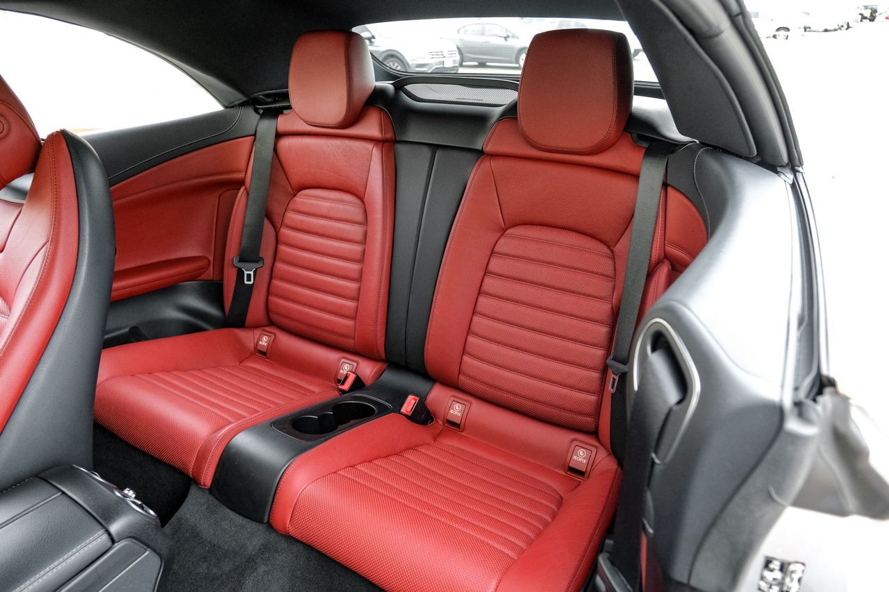 Mercedes-Benz C-Class Vehicle Main Gallery Image 36