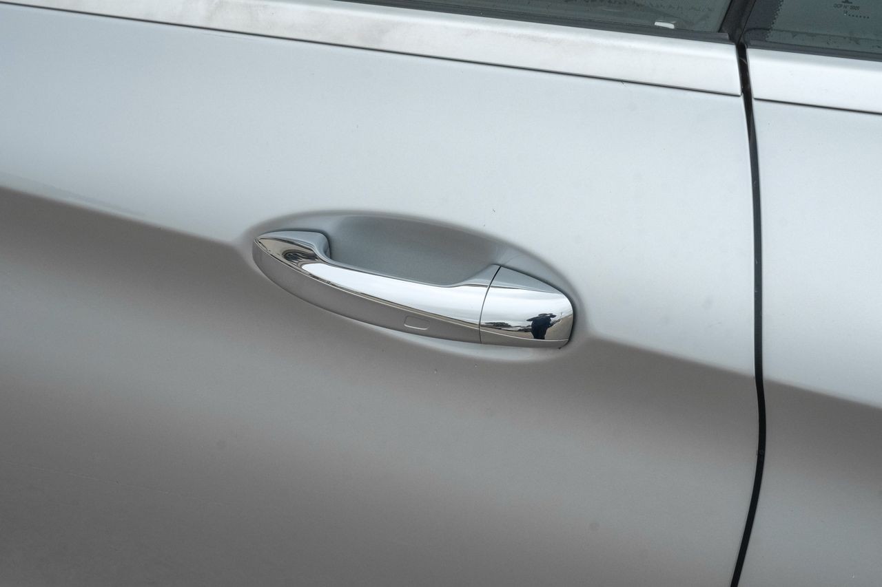 Mercedes-Benz C-Class Vehicle Main Gallery Image 37