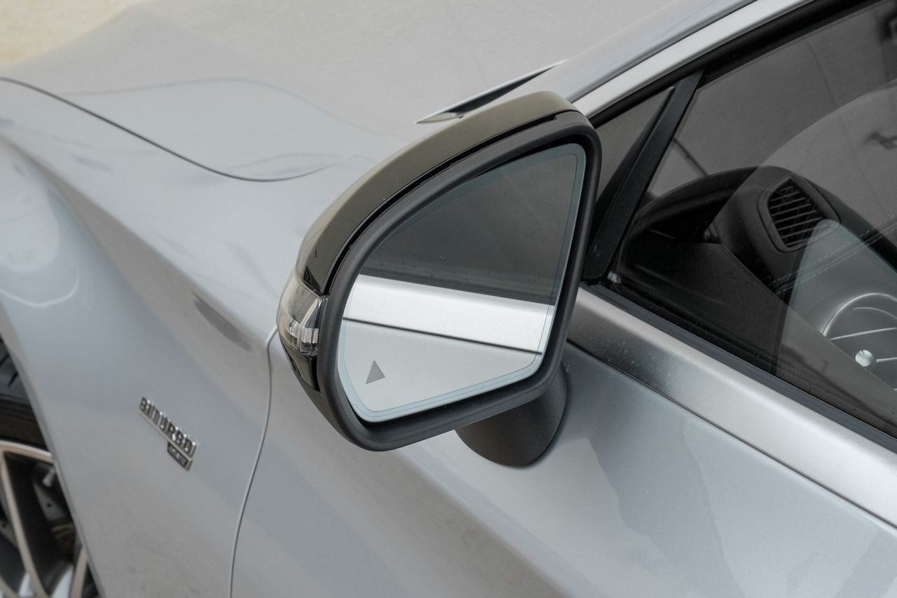 Mercedes-Benz C-Class Vehicle Main Gallery Image 38