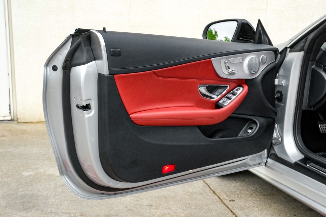 Mercedes-Benz C-Class Vehicle Main Gallery Image 39