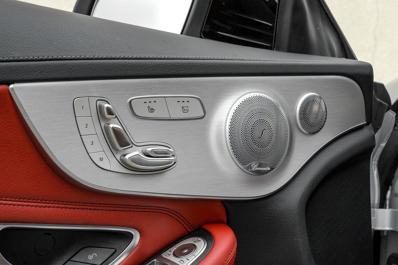Mercedes-Benz C-Class Vehicle Main Gallery Image 41