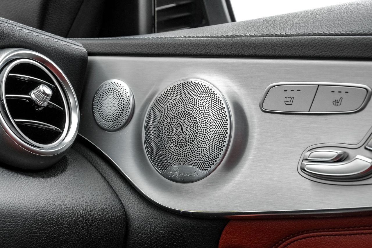 Mercedes-Benz C-Class Vehicle Main Gallery Image 42