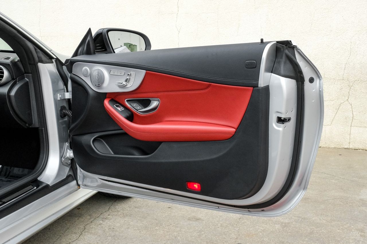 Mercedes-Benz C-Class Vehicle Main Gallery Image 43