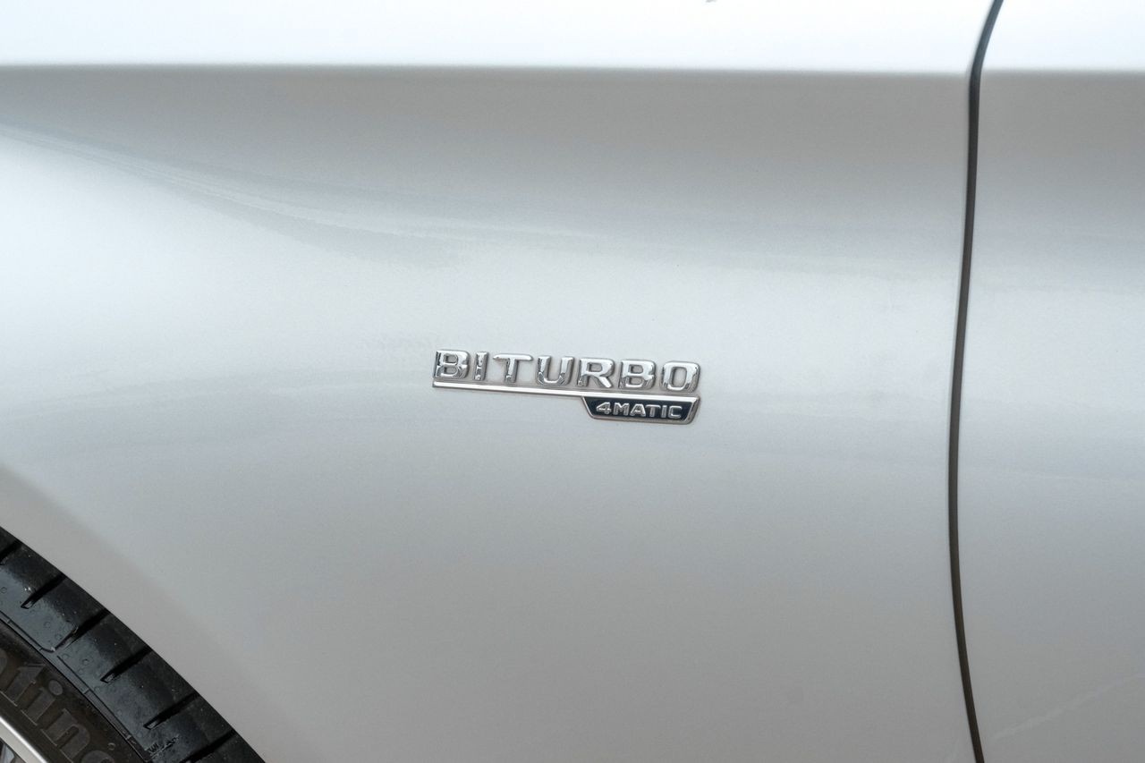 Mercedes-Benz C-Class Vehicle Main Gallery Image 46