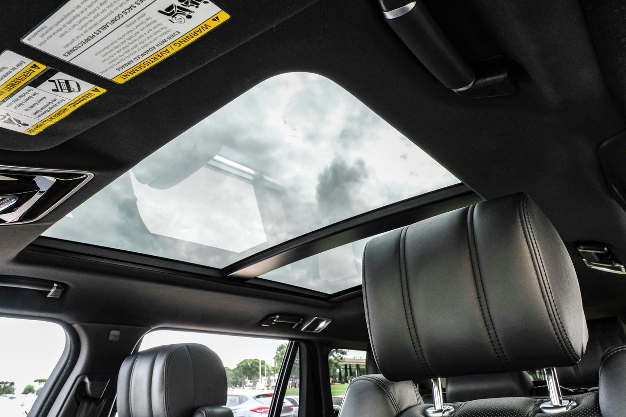 Land Rover Range Rover Vehicle Main Gallery Image 05