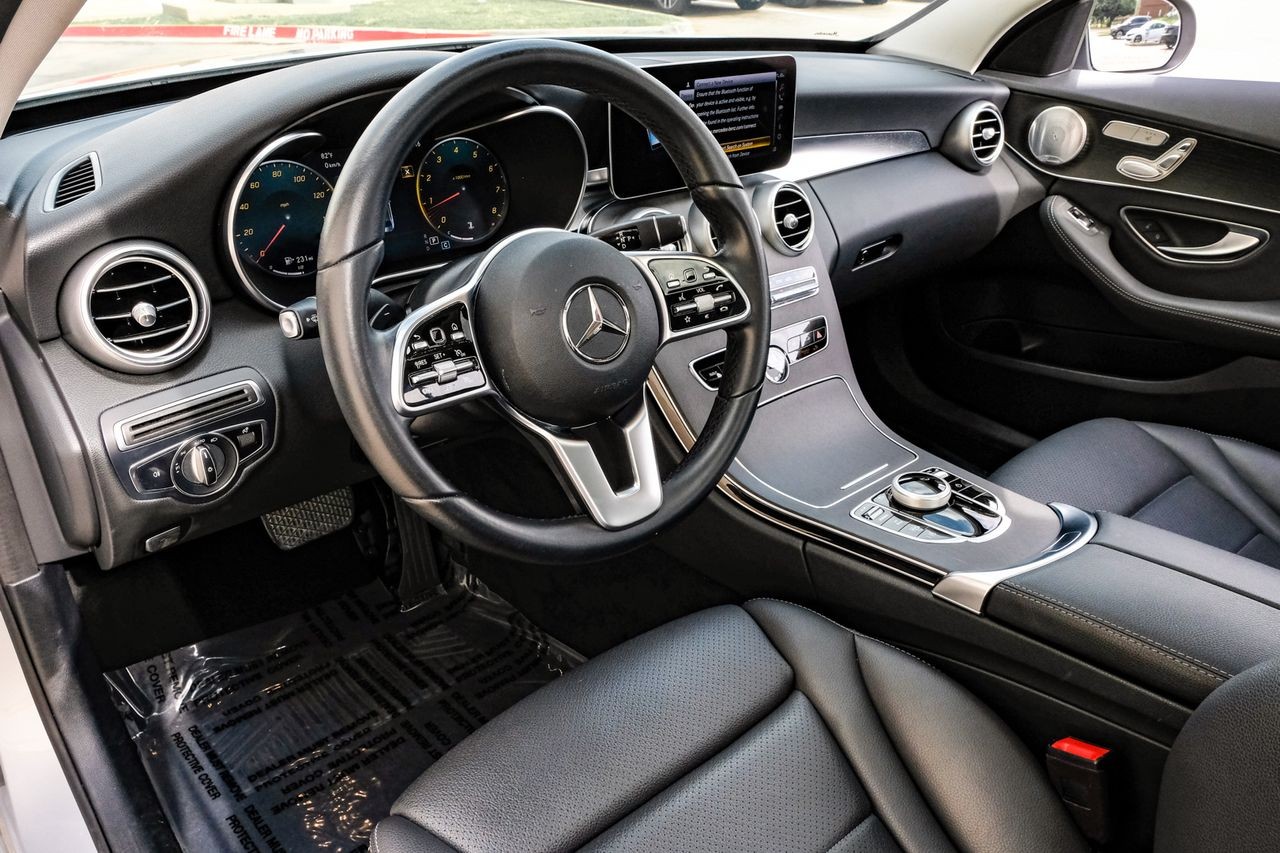 Mercedes-Benz C 300 Vehicle Main Gallery Image 03