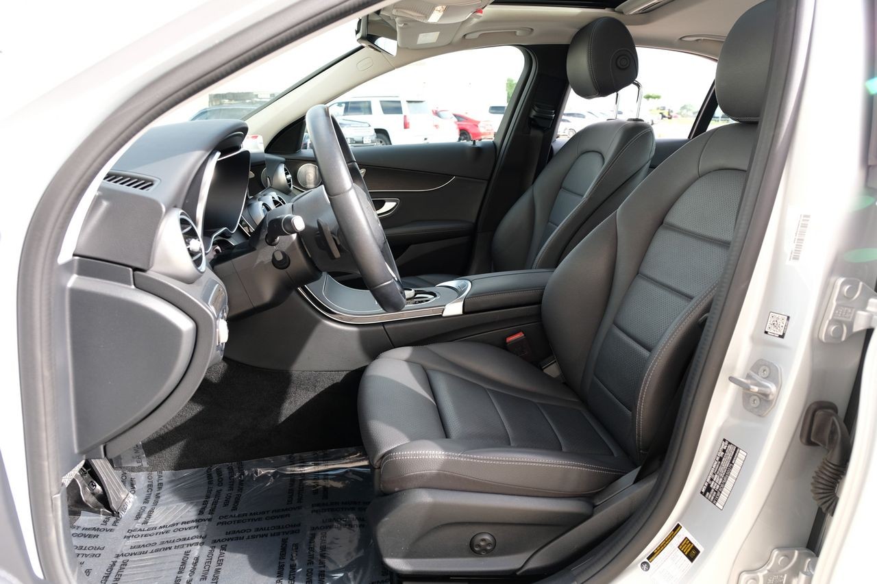 Mercedes-Benz C 300 Vehicle Main Gallery Image 04