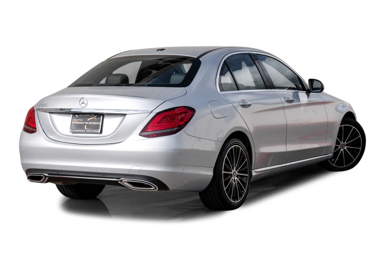 Mercedes-Benz C 300 Vehicle Main Gallery Image 09