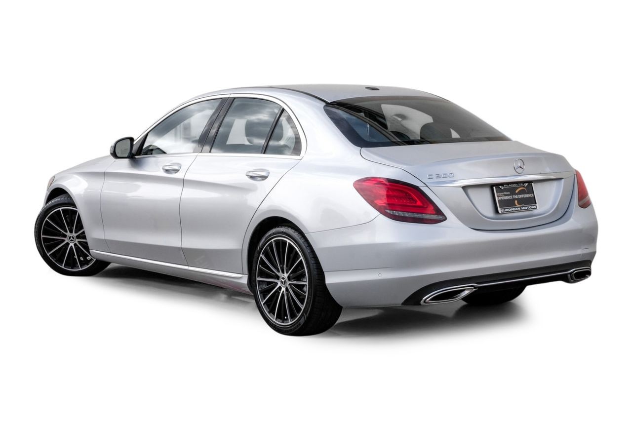Mercedes-Benz C 300 Vehicle Main Gallery Image 11
