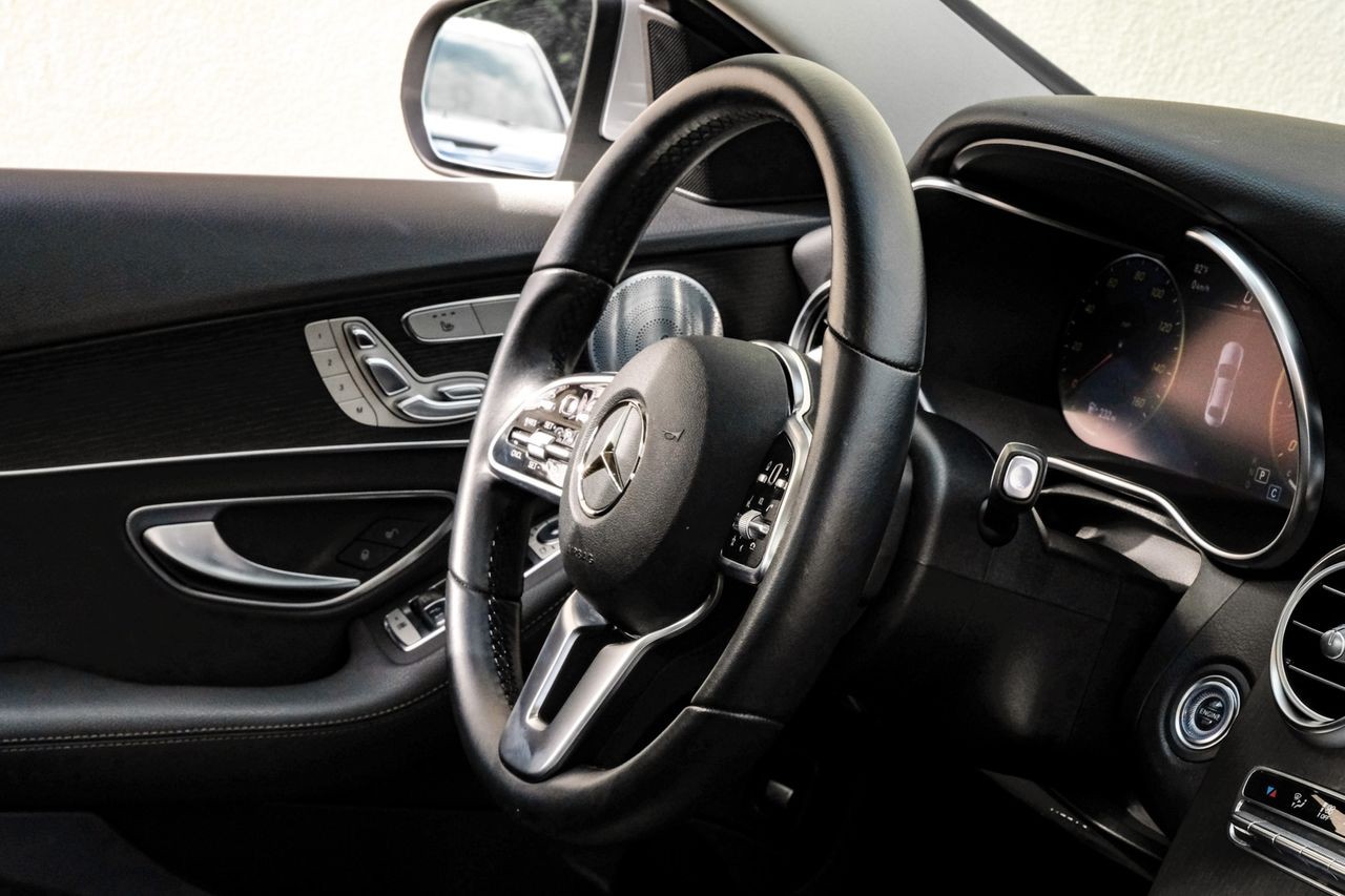 Mercedes-Benz C 300 Vehicle Main Gallery Image 14