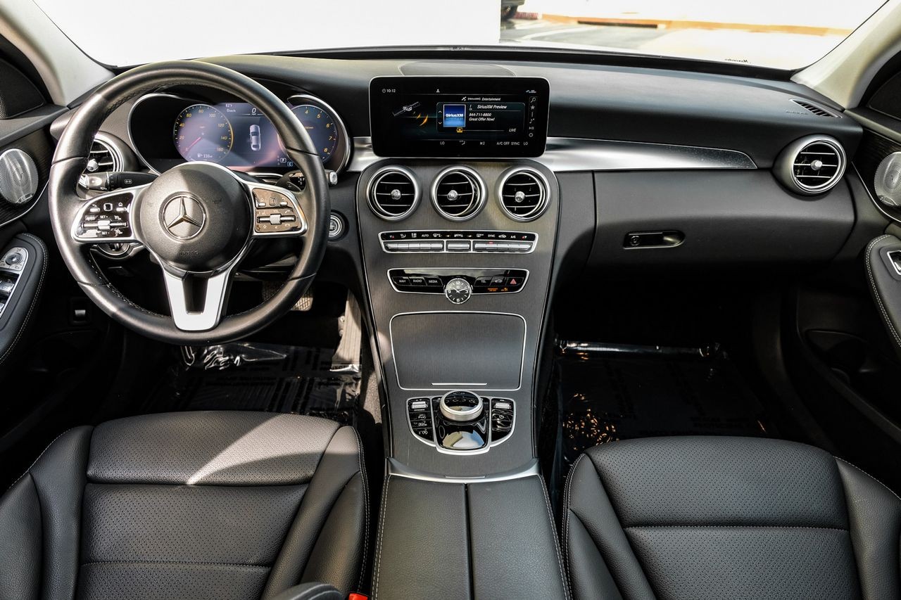 Mercedes-Benz C 300 Vehicle Main Gallery Image 15