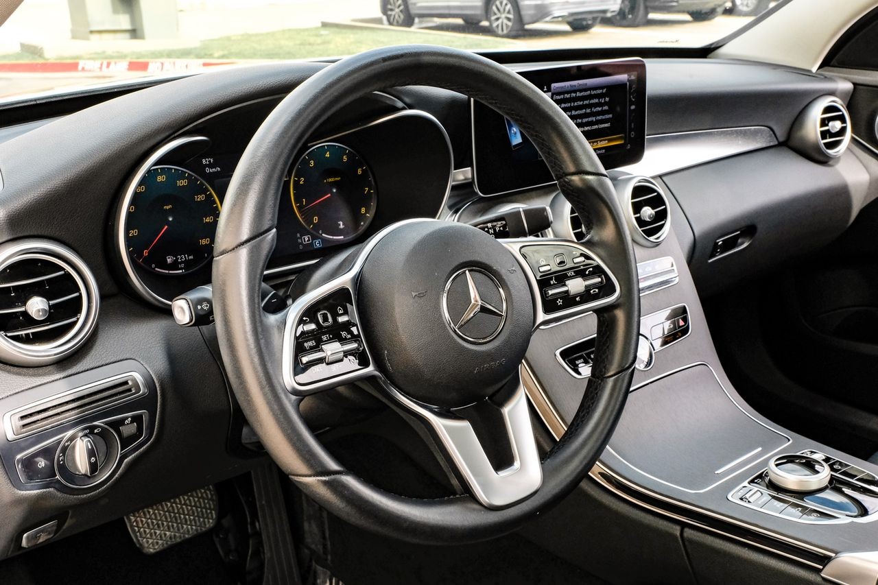 Mercedes-Benz C 300 Vehicle Main Gallery Image 16