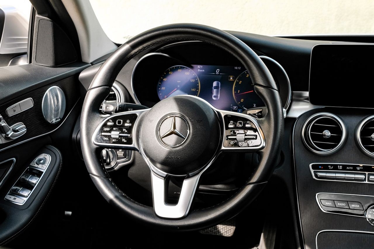 Mercedes-Benz C 300 Vehicle Main Gallery Image 17