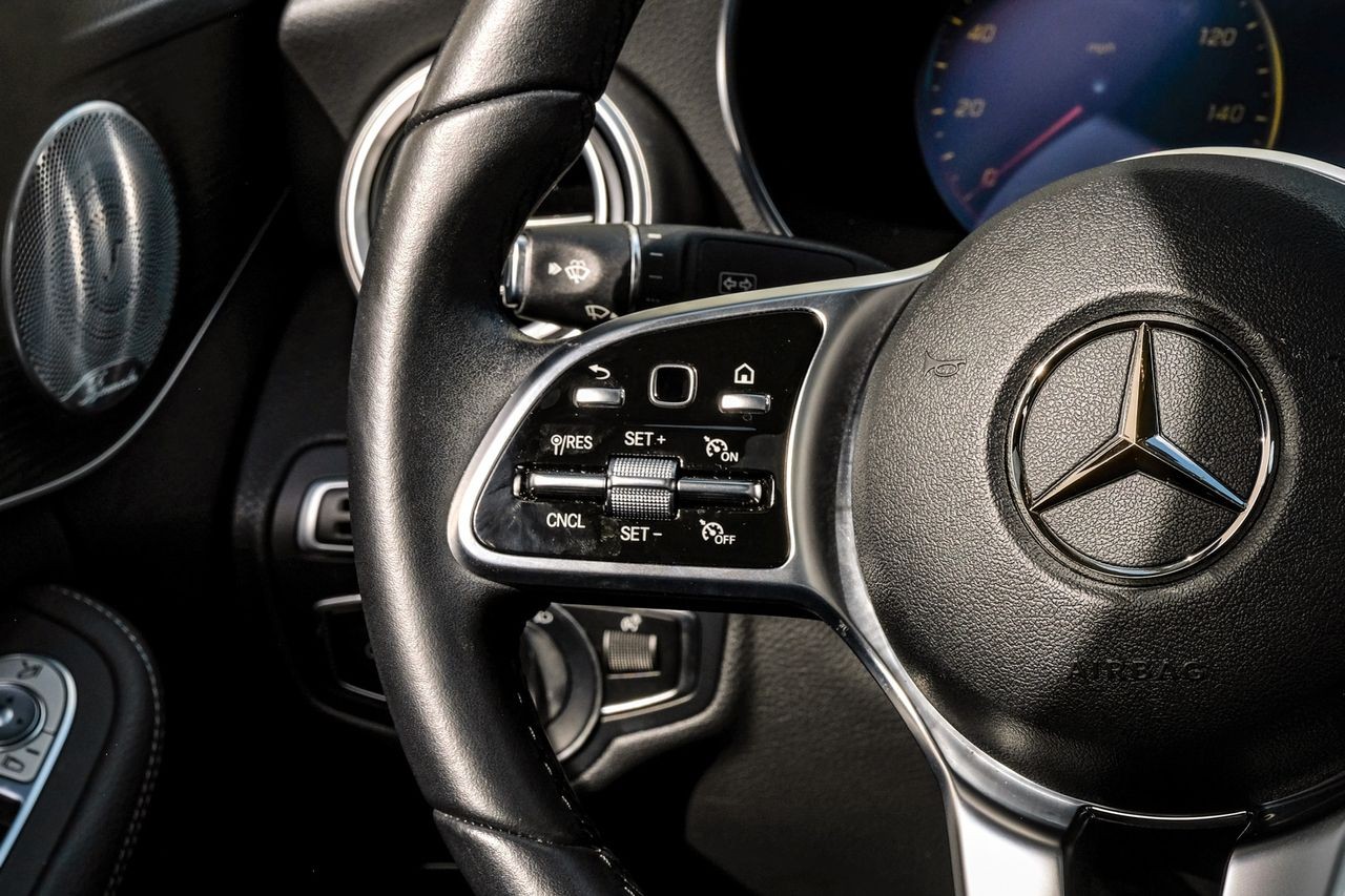 Mercedes-Benz C 300 Vehicle Main Gallery Image 18