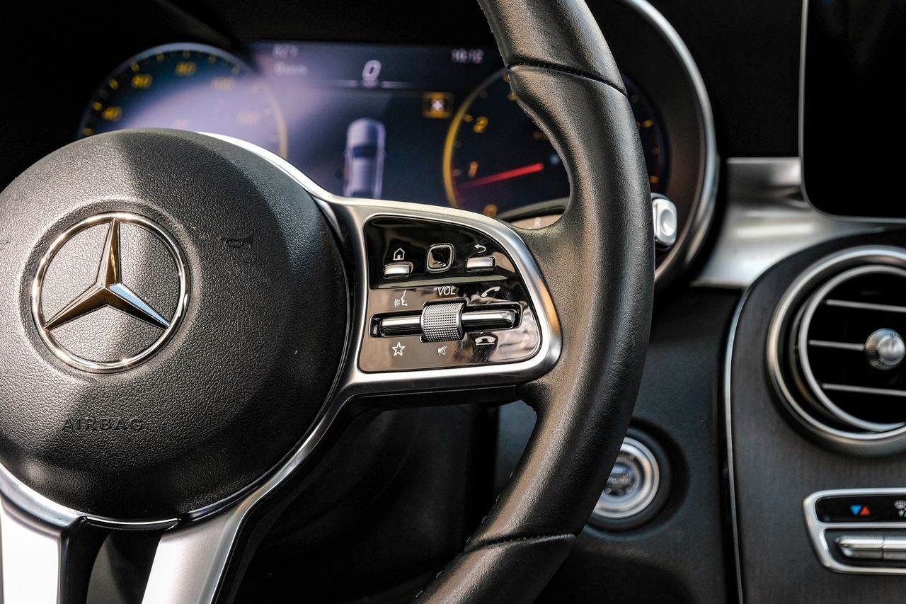 Mercedes-Benz C 300 Vehicle Main Gallery Image 19