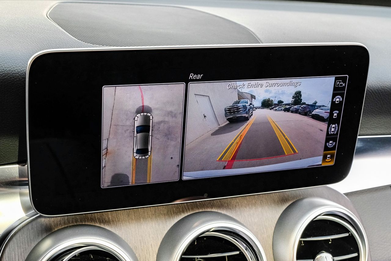 Mercedes-Benz C 300 Vehicle Main Gallery Image 23