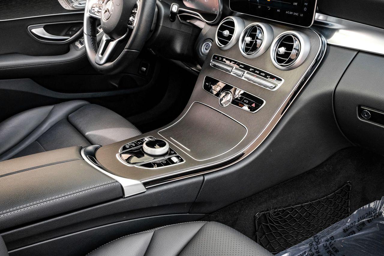 Mercedes-Benz C 300 Vehicle Main Gallery Image 24