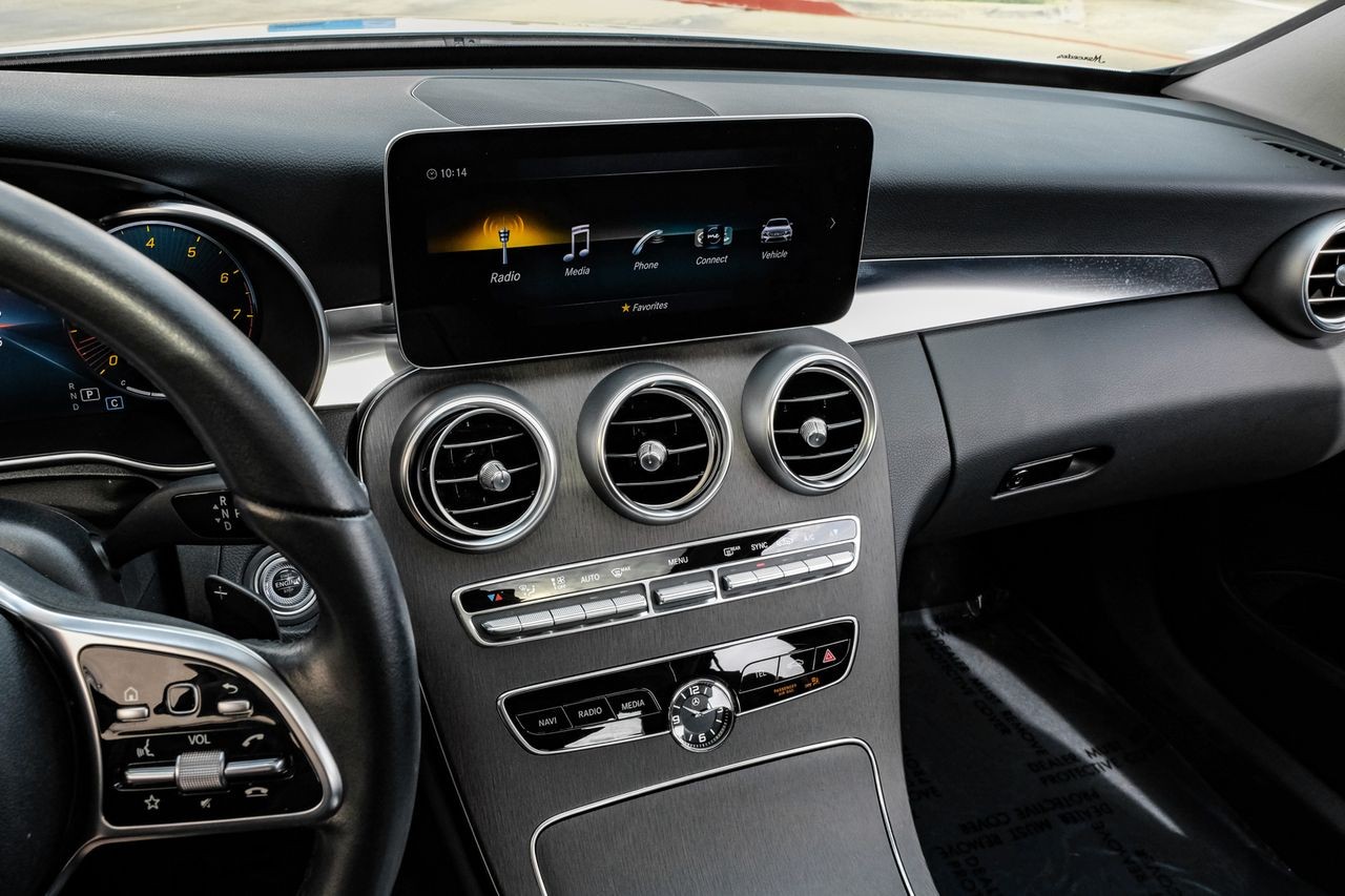 Mercedes-Benz C 300 Vehicle Main Gallery Image 27