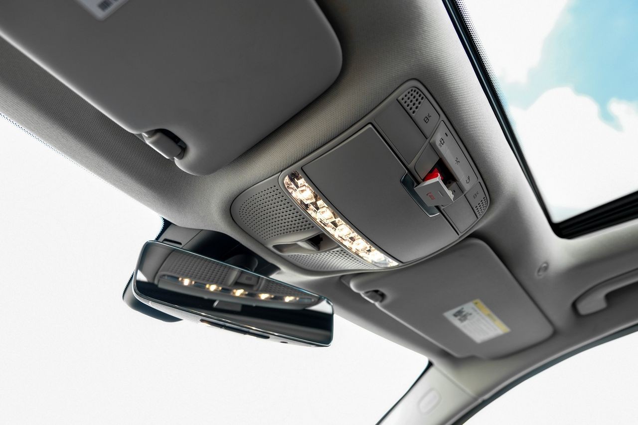 Mercedes-Benz C 300 Vehicle Main Gallery Image 33