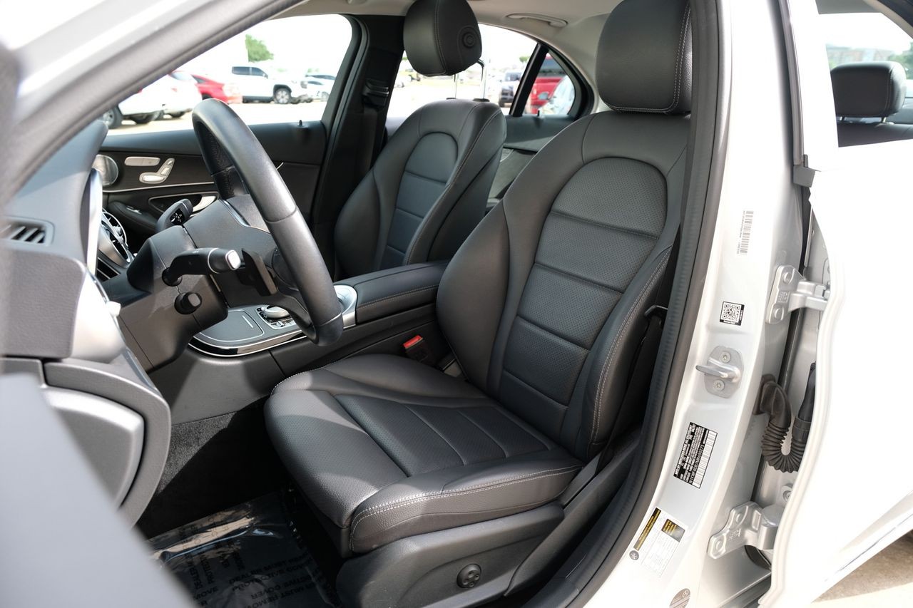 Mercedes-Benz C 300 Vehicle Main Gallery Image 34