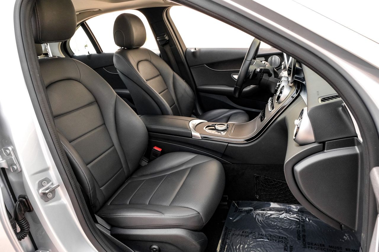 Mercedes-Benz C 300 Vehicle Main Gallery Image 36