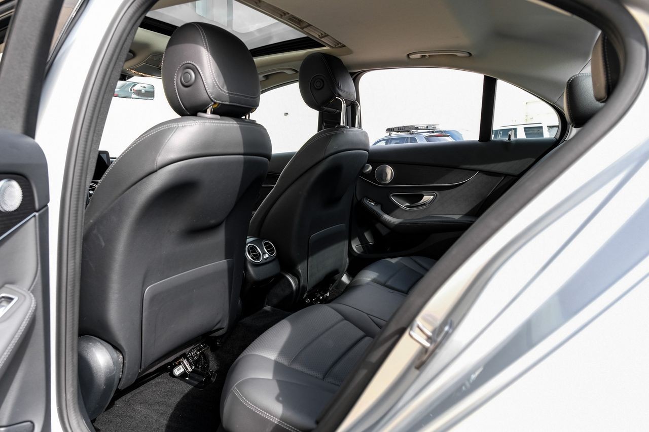 Mercedes-Benz C 300 Vehicle Main Gallery Image 39