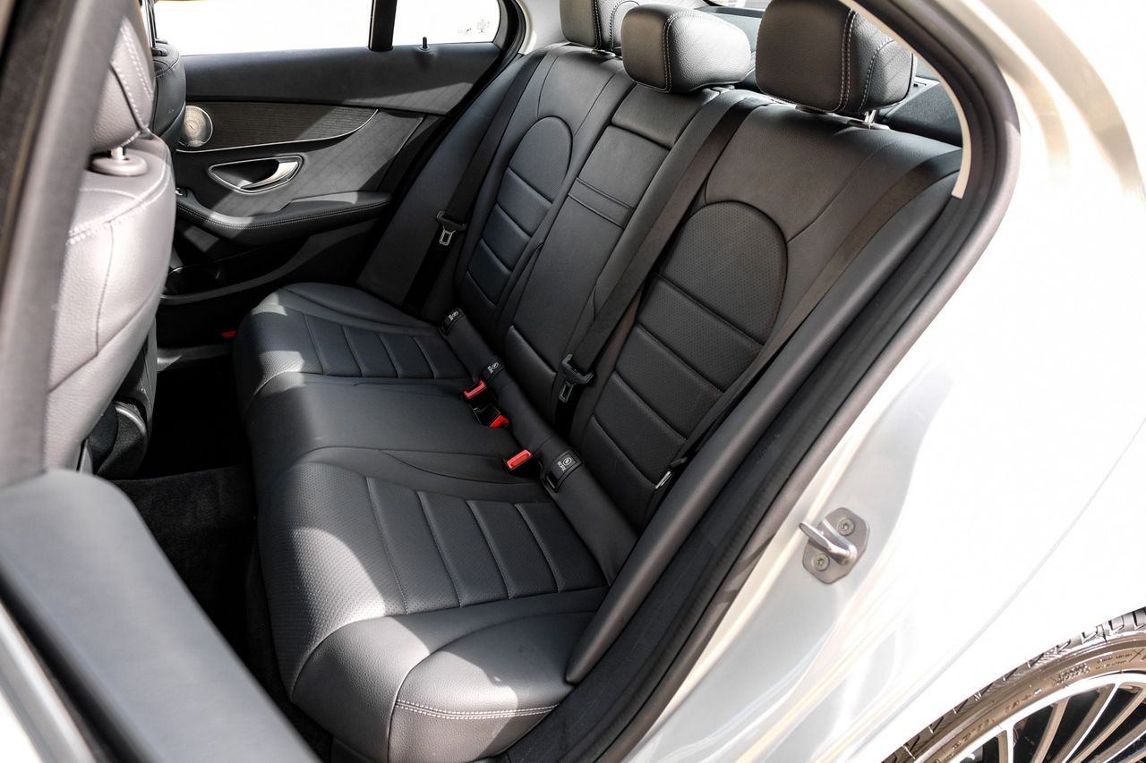 Mercedes-Benz C 300 Vehicle Main Gallery Image 40