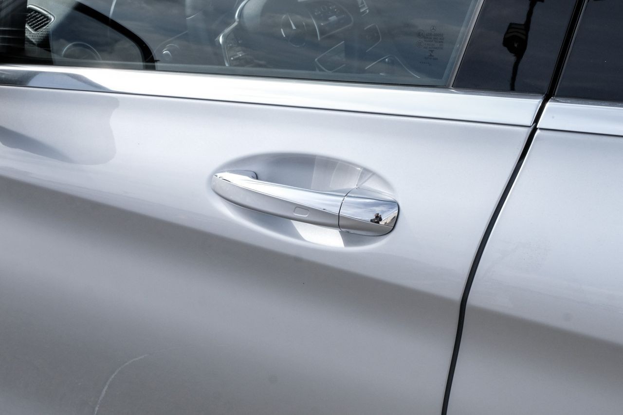 Mercedes-Benz C 300 Vehicle Main Gallery Image 41