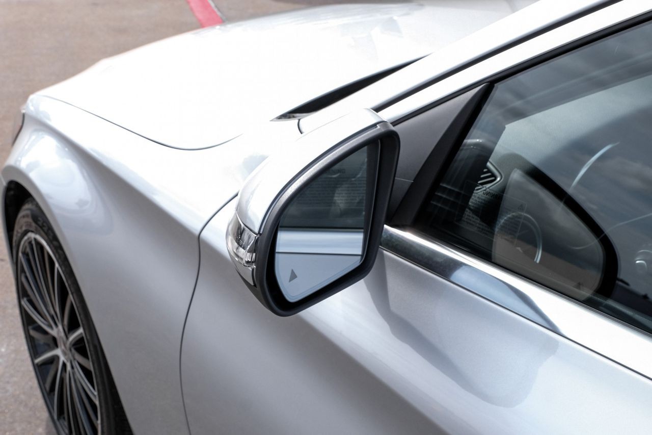 Mercedes-Benz C 300 Vehicle Main Gallery Image 42