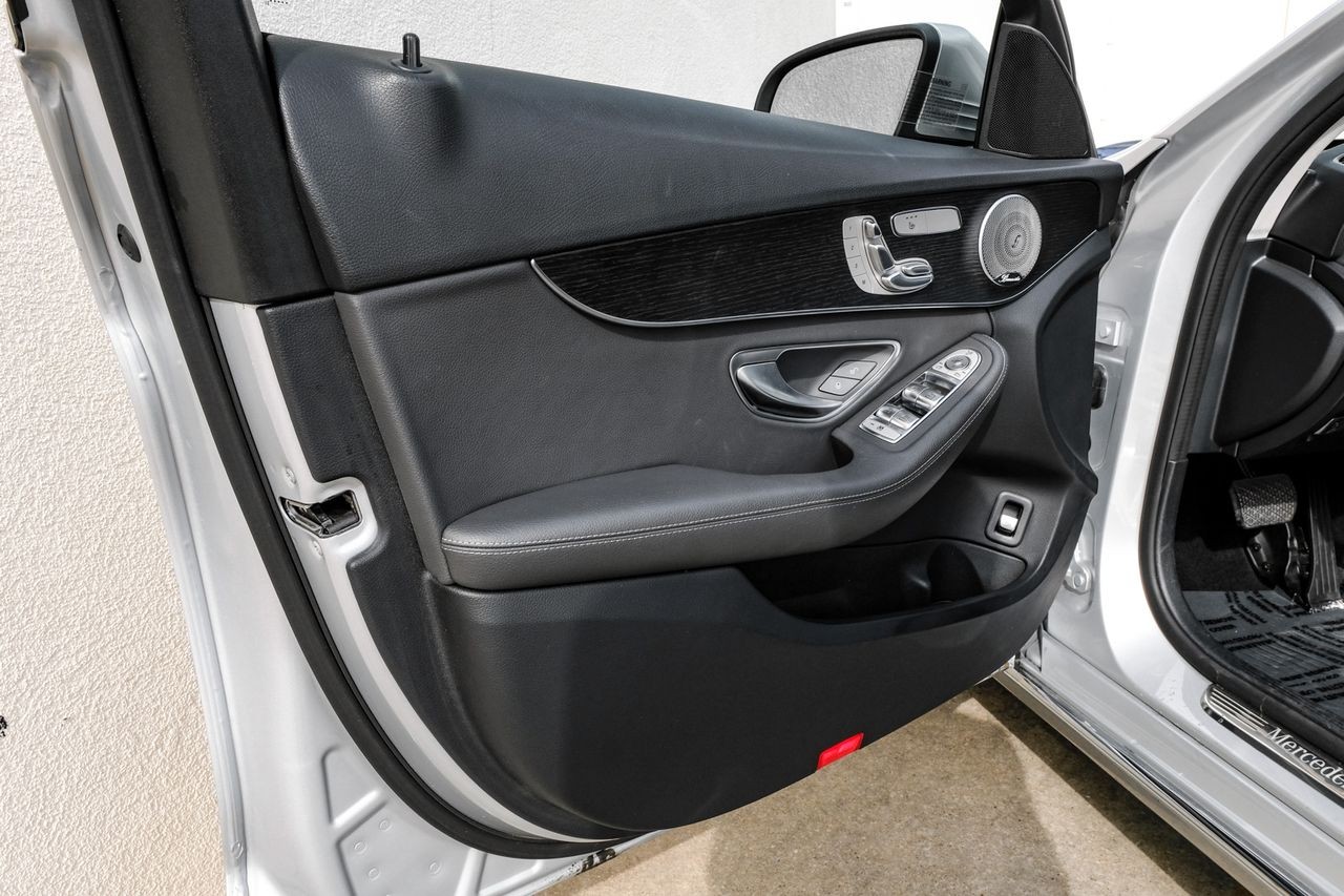 Mercedes-Benz C 300 Vehicle Main Gallery Image 43