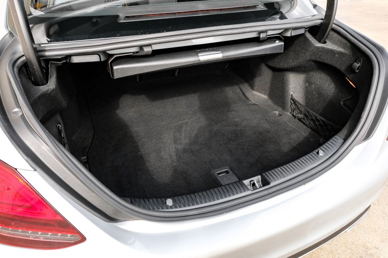 Mercedes-Benz C 300 Vehicle Main Gallery Image 52