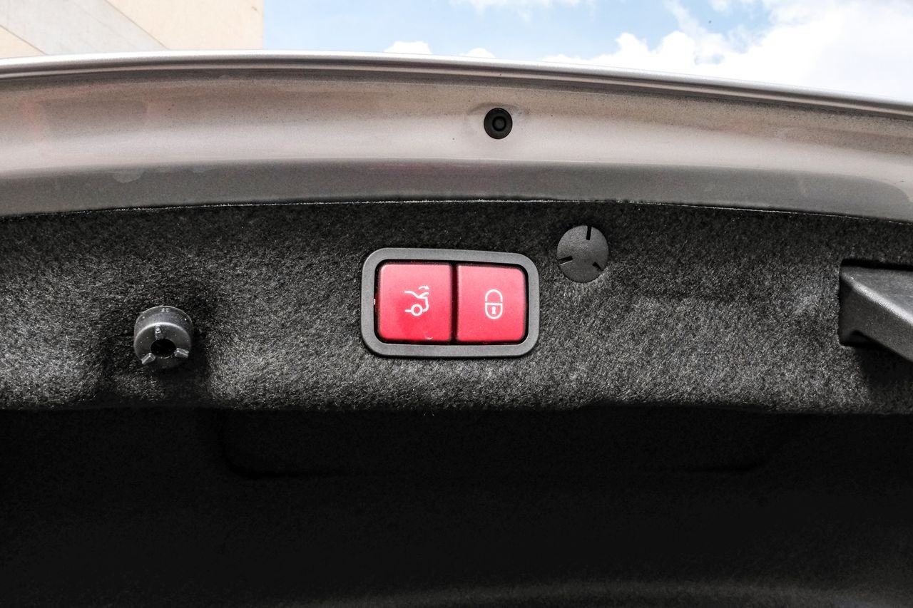 Mercedes-Benz C 300 Vehicle Main Gallery Image 53